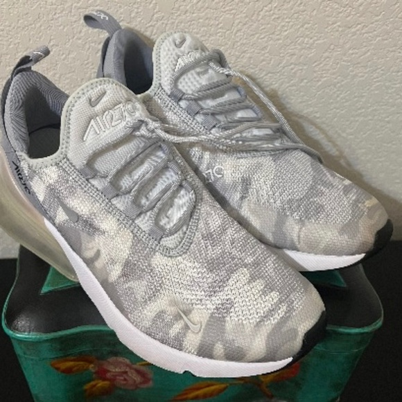 Women’s Nike Air Max 70 White Camouflage Print Size 9.5 - Picture 1 of 9